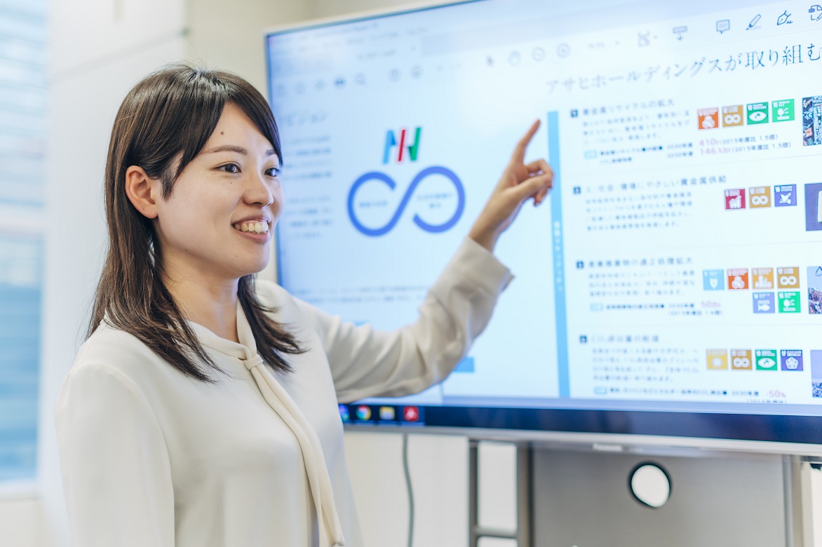 バックオフィスのスペシャリストとして会社を支える管理部門サムネイル