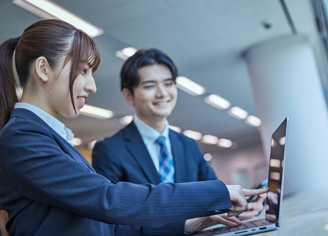 【エンジニア職｜文理不問】未経験からSIer×自社開発×社内DXに挑戦しませんかサムネイル