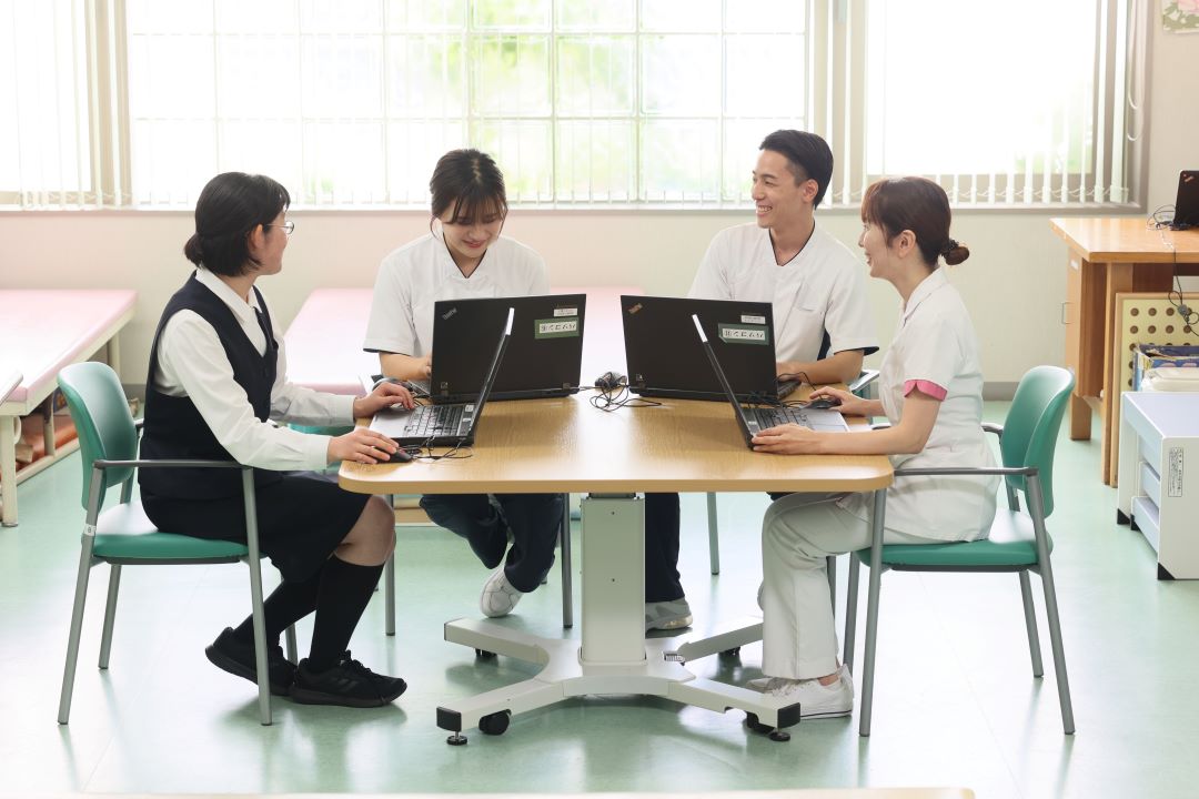 社会福祉士　新卒サムネイル
