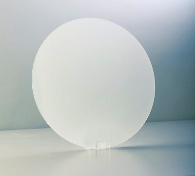 工業用宝石（レコード針・半導体製品）の加工を担当する製造職サムネイル