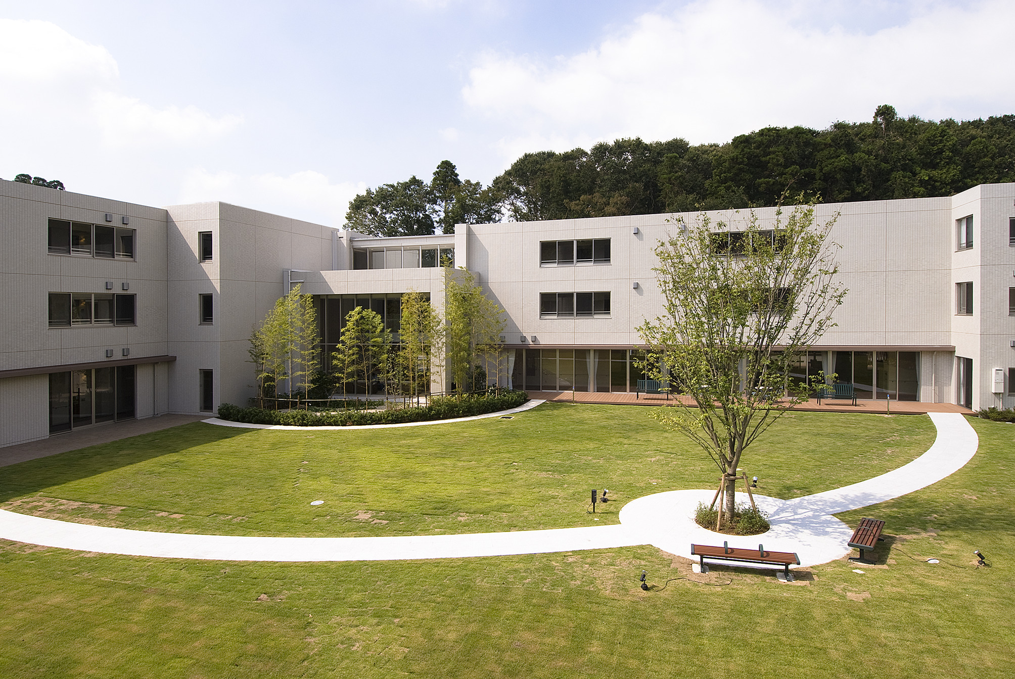 【千葉市緑区】介護付有料老人ホームの准看護師（正社員）サムネイル