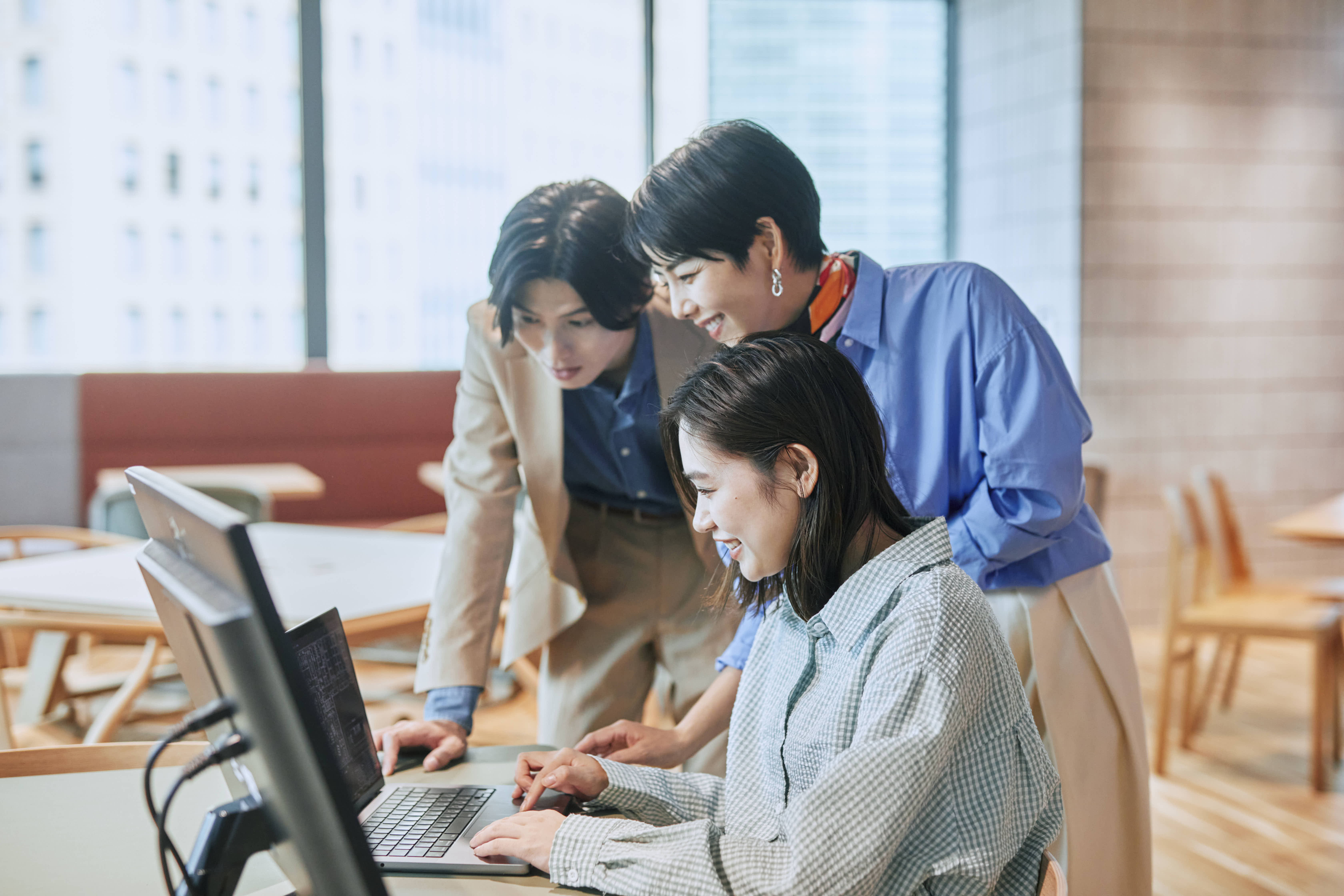 【東京】【おしゃれなオフィスで働く】営業アシスタント/年休120日以上サムネイル