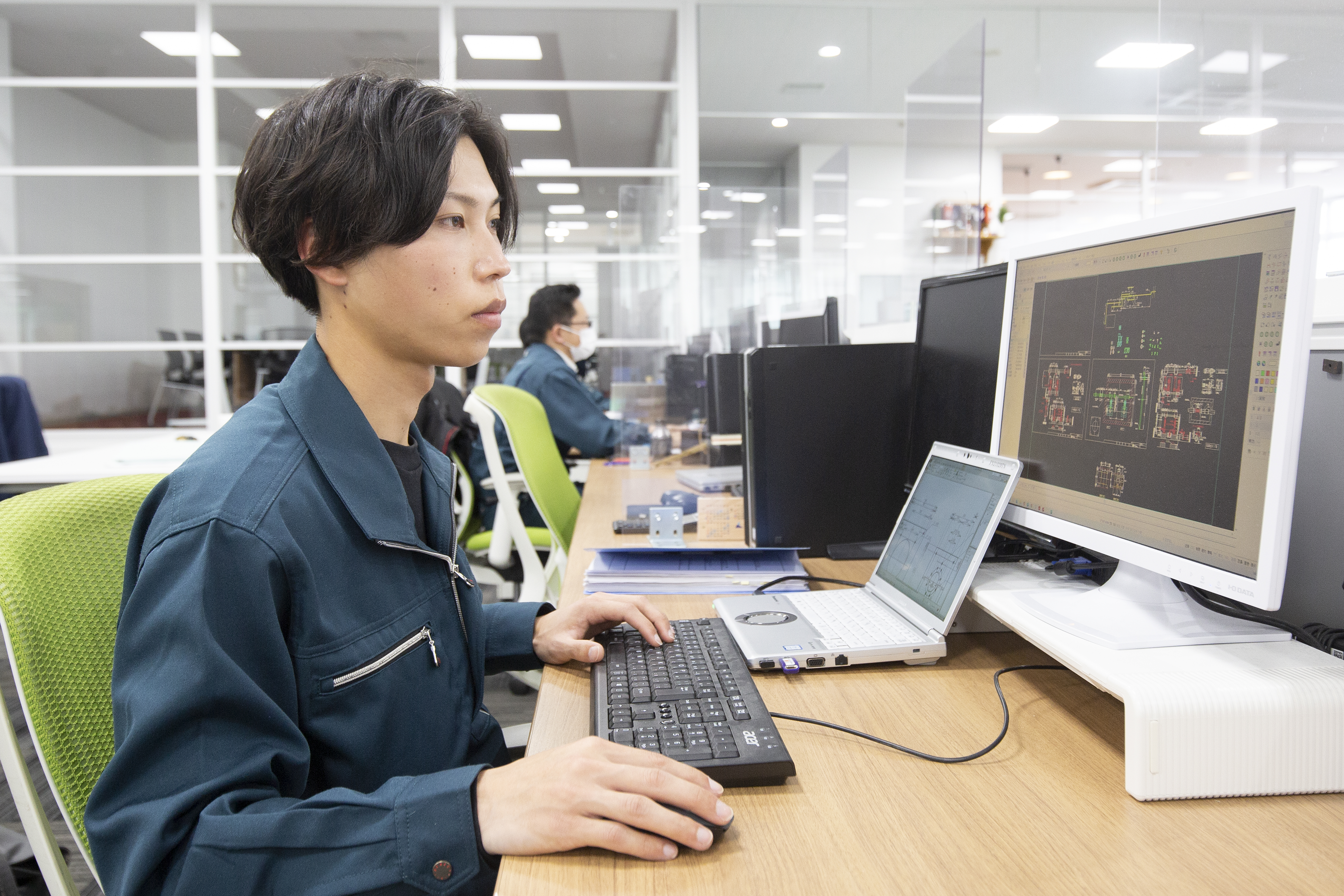 【技術職】電気施工管理｜太陽光設備（設計、積算、施工）｜経験者大歓迎！サムネイル