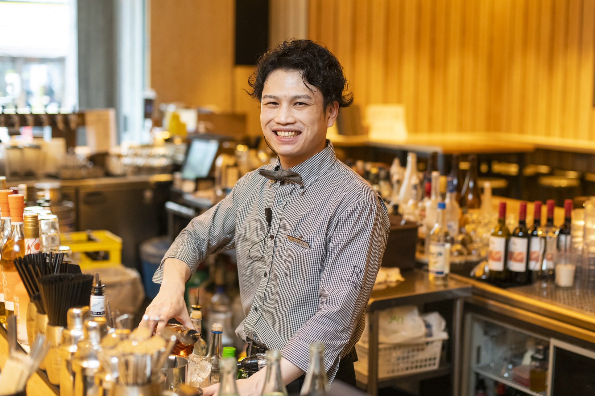 【ホールスタッフ】　ビリヤード、ダーツ、カラオケ店（BAGUS）のホールスタッフ（ダイヤモンドダイニング）サムネイル