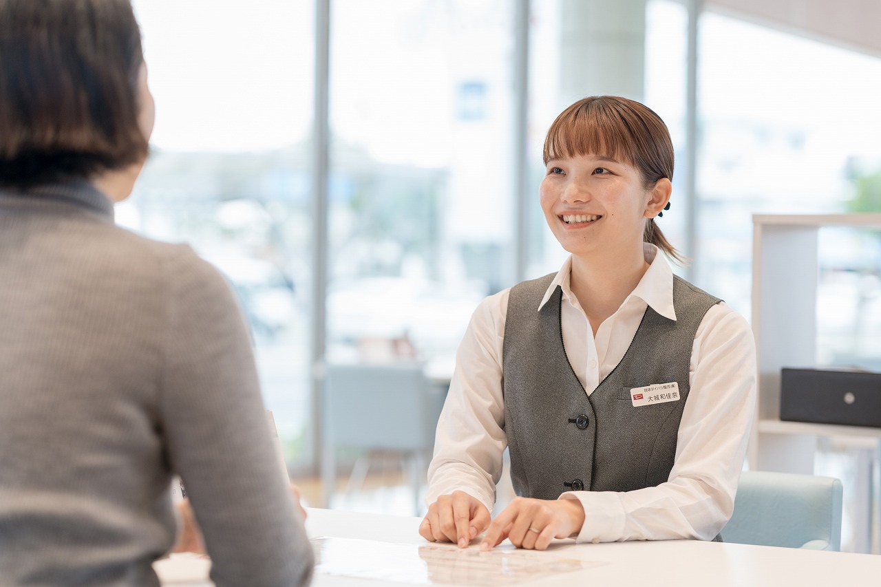 自動車の店舗営業スタッフサムネイル