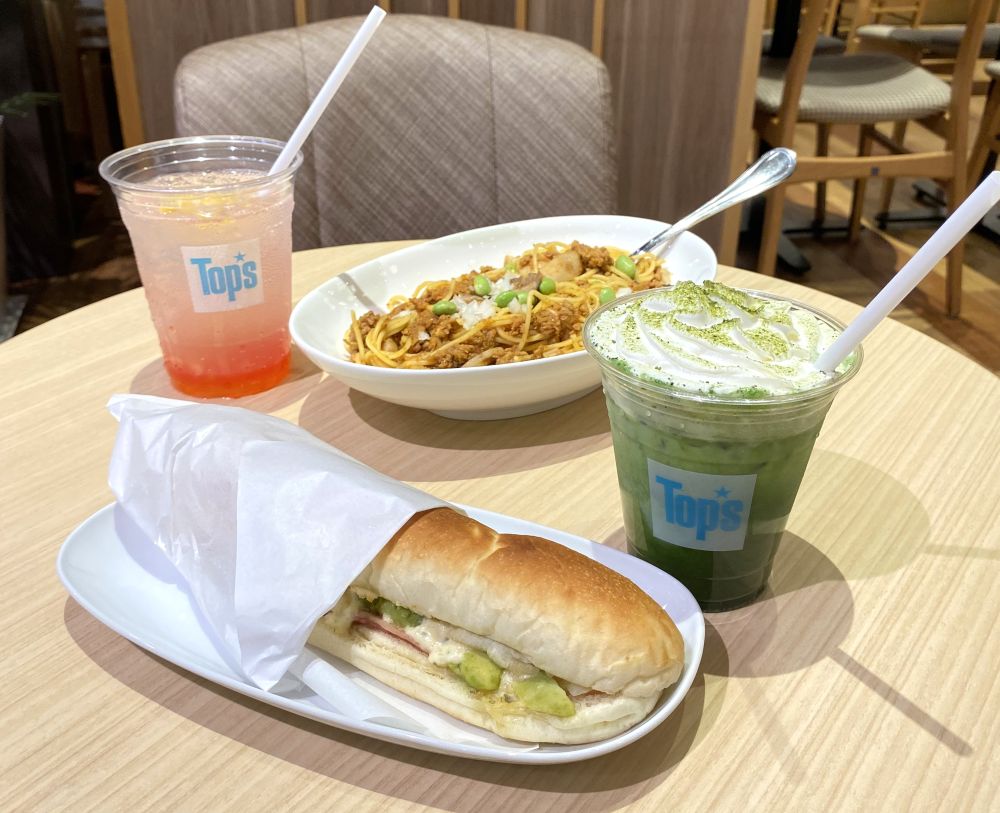 【トップス】カフェでの販売接客スタッフ募集（越谷レイクタウン）サムネイル