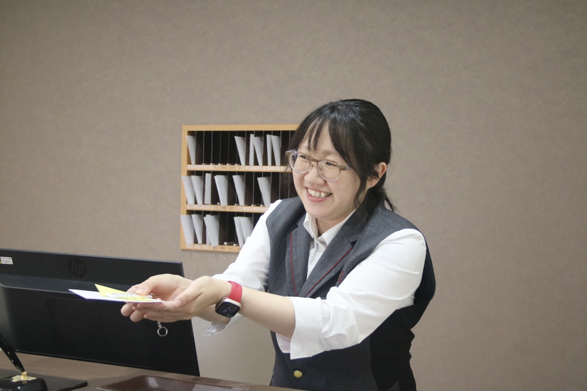  HOTEL AZ 石川粟津店　ホテルフロント飲食スタッフサムネイル