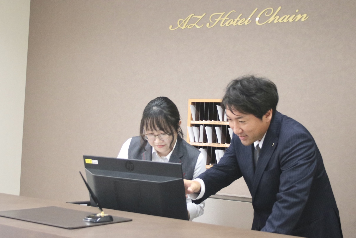  HOTEL AZ 宮崎新富店　ホテルフロント飲食スタッフサムネイル