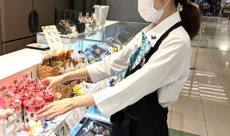 初めてのアルバイトにおすすめ！Topsスイーツ販売スタッフ(新越谷ヴァリエ店)サムネイル