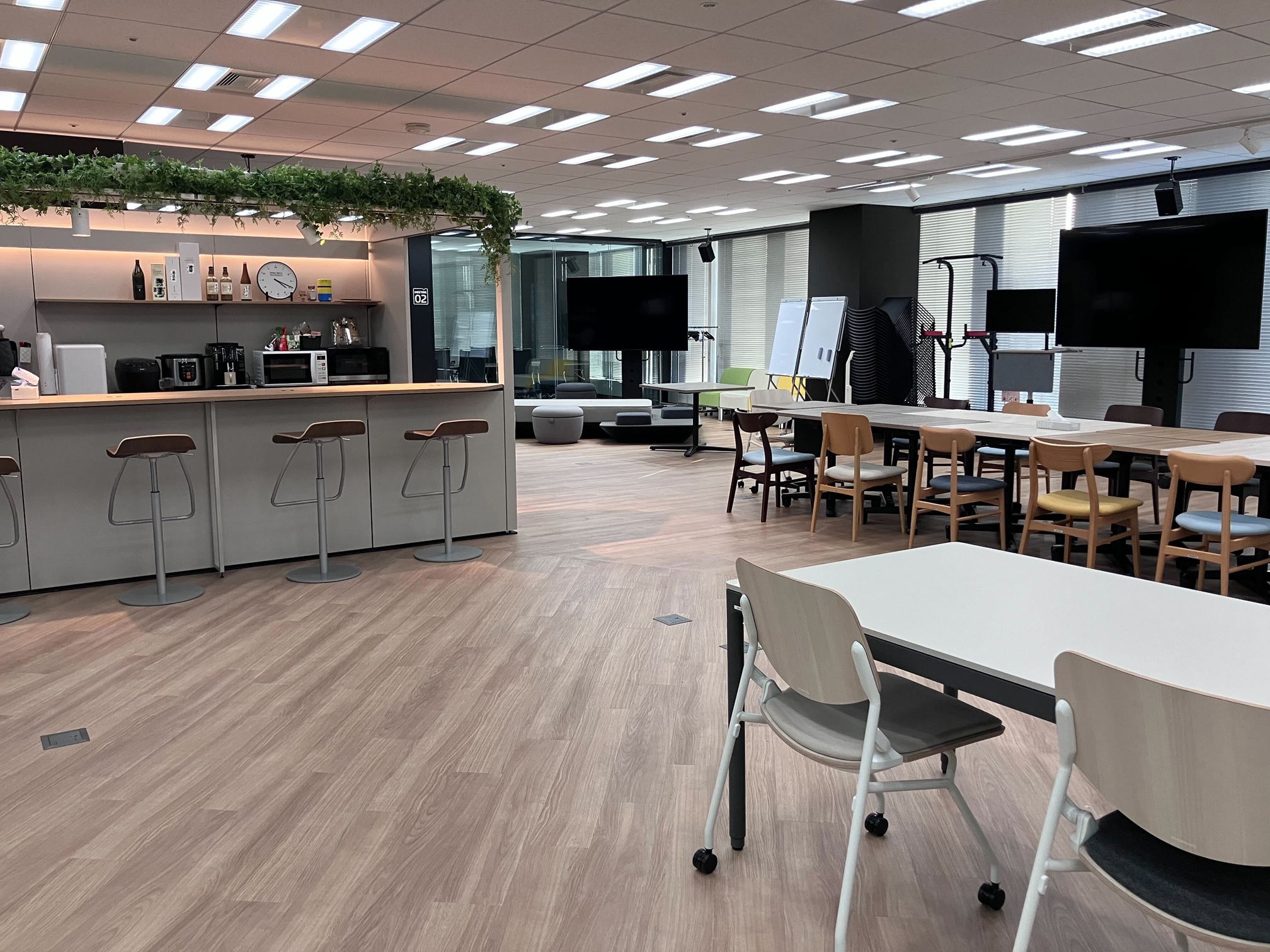 ランチサービススタッフ（大阪オフィス勤務）サムネイル