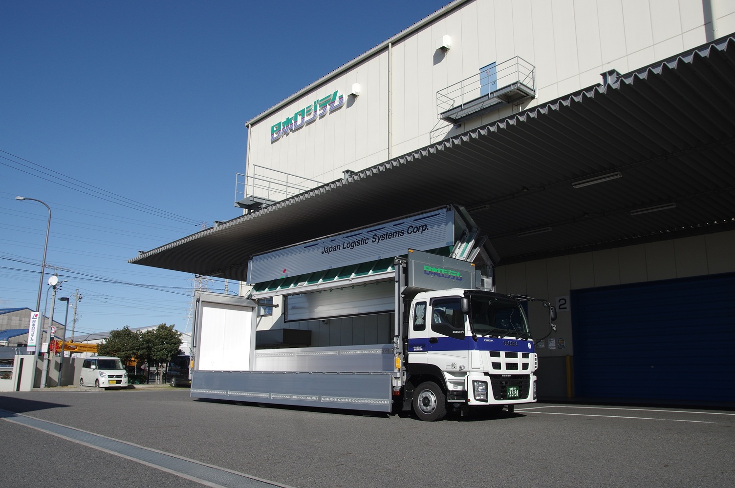 （名古屋）大型ウィング車ドライバー【年間休日120日・賞与年2回】サムネイル