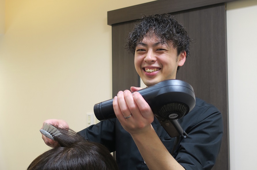 千葉スタジオ　メンズウィッグスタイリスト（アシスタント枠）サムネイル