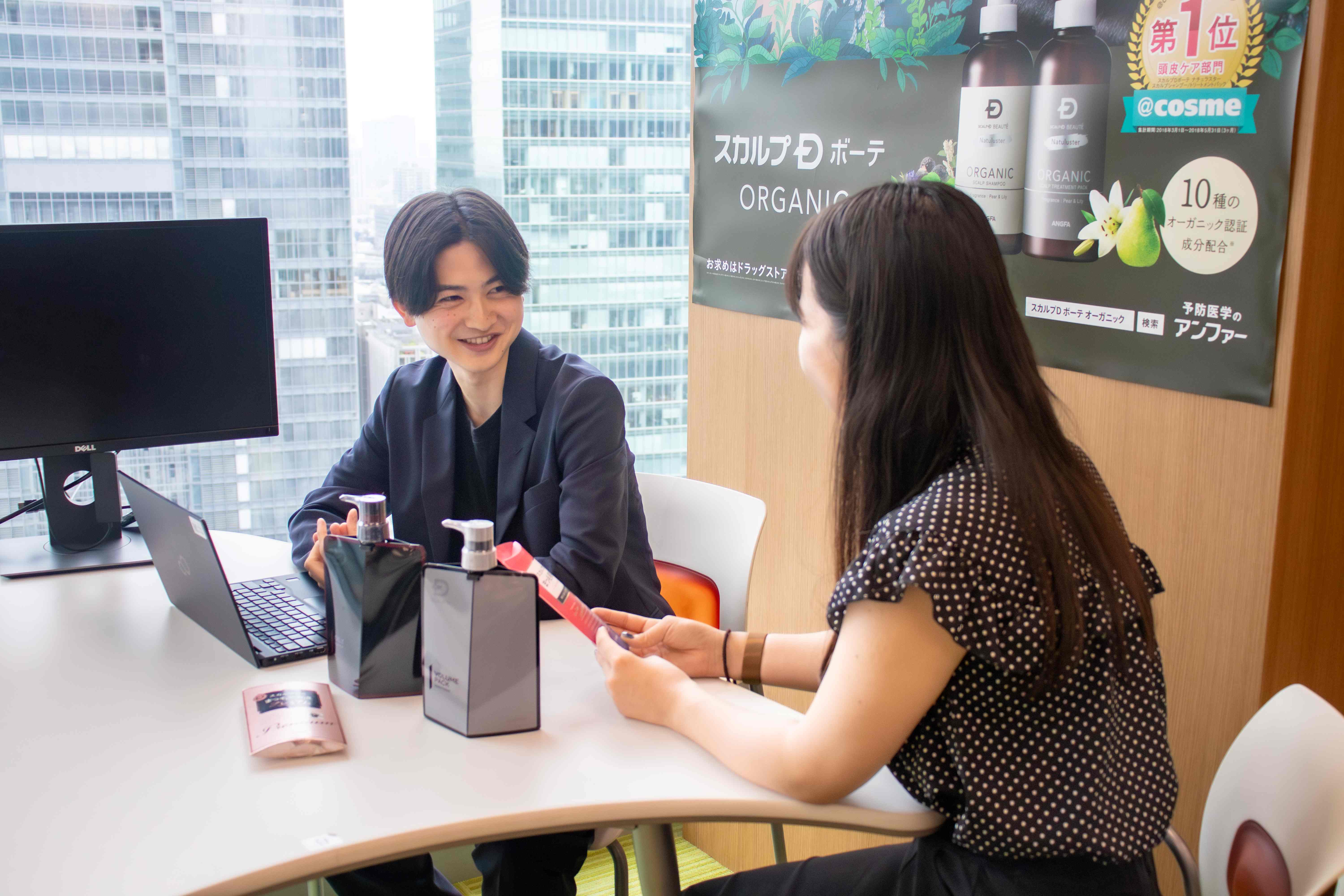 スカルプDブランドの商品企画・開発担当サムネイル